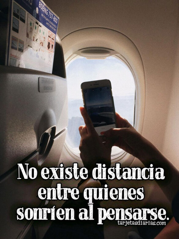 NO EXISTE DISTANCIA ENTRE QUIENES SONRÍEN AL PENSARSE